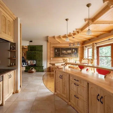 Sywarne Lux Косцелиско