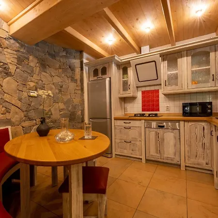 Sywarne Lux Косцелиско